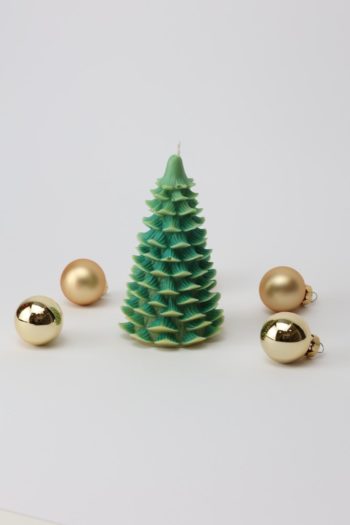 Tannenbaum Kerze – Handmade Weihnachtskerze mit feiner Struktur