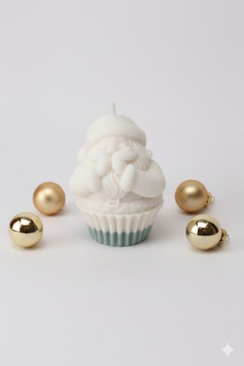 Santa Cupcake Kerze – Handgemachte Weihnachtsmann Kerze im Cupcake Design