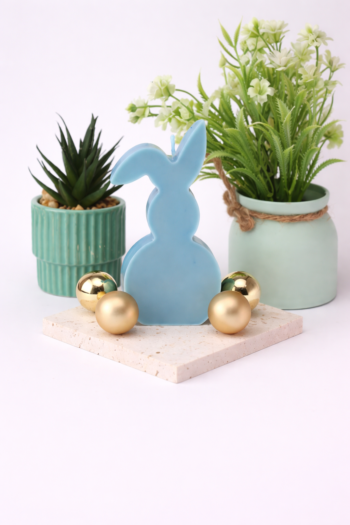 Handgemachte Silhouette Osterhase Kerze – Minimalistische Deko in Pastellblau
