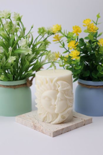 Handgemachte Sonne‑Mond Kerze – Spirituelle Deko, warmes Creme‑Design, einzigartiges Unikat